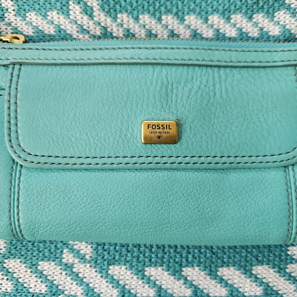 Fossil Turqouise Wallet with Gold Accents